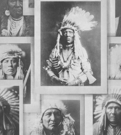 MINDTHEGAP Indian Chiefs design tapéta - Paisley Home