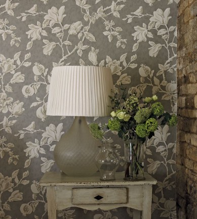 Sanderson Magnolia and Pomegranate Silver/Linen tapéta - Paisley Home
